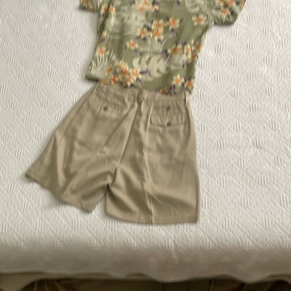 2 pc 100% silk Tommy Bahama floral Hawaiian Shirt Beige high rise Shorts Set - Picture 12 of 15